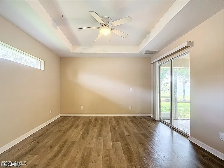 1726 Trafalgar Pkwy — Photo 22