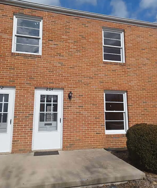 204 E Whitlock Ave #1
