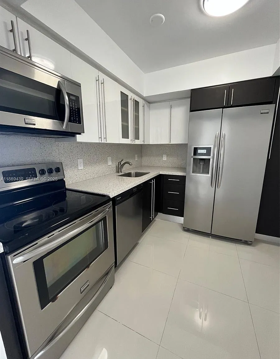 2 bed, 1049 sqft, $2,900 — Photo 4