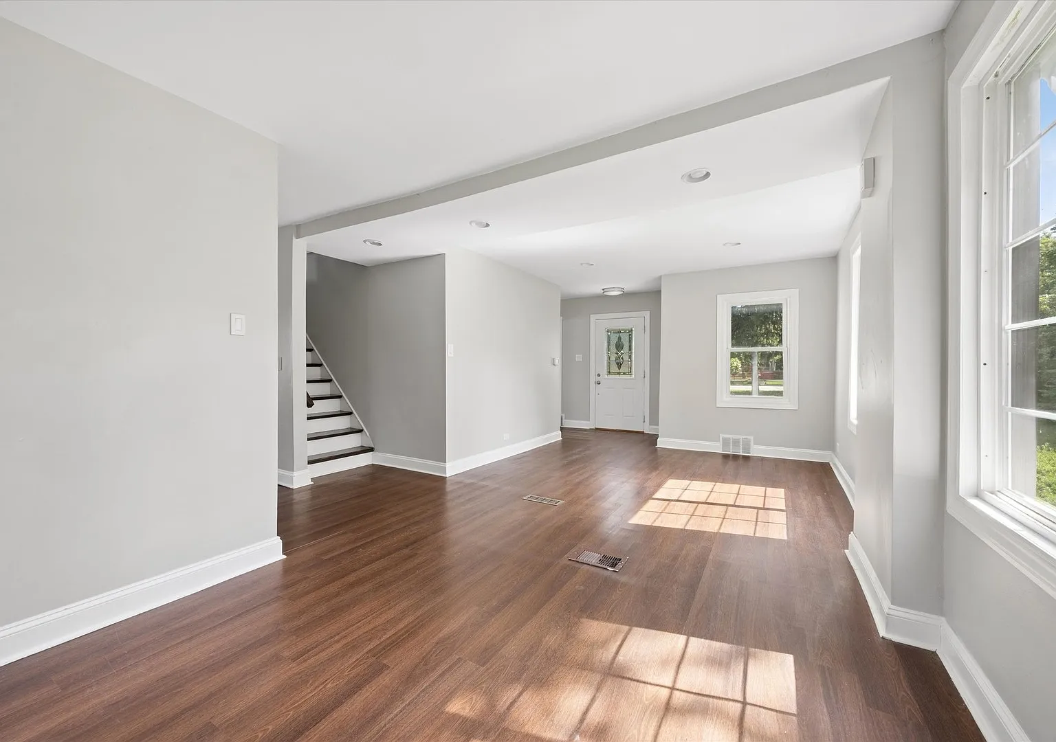 4 bed, 3.5 bath, 1990 sqft, $2,700 — Photo 2