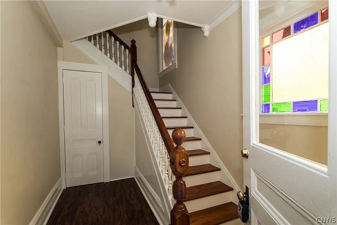 3 bed, 1.0 bath, 1330 sqft, $2,250 — Photo 3