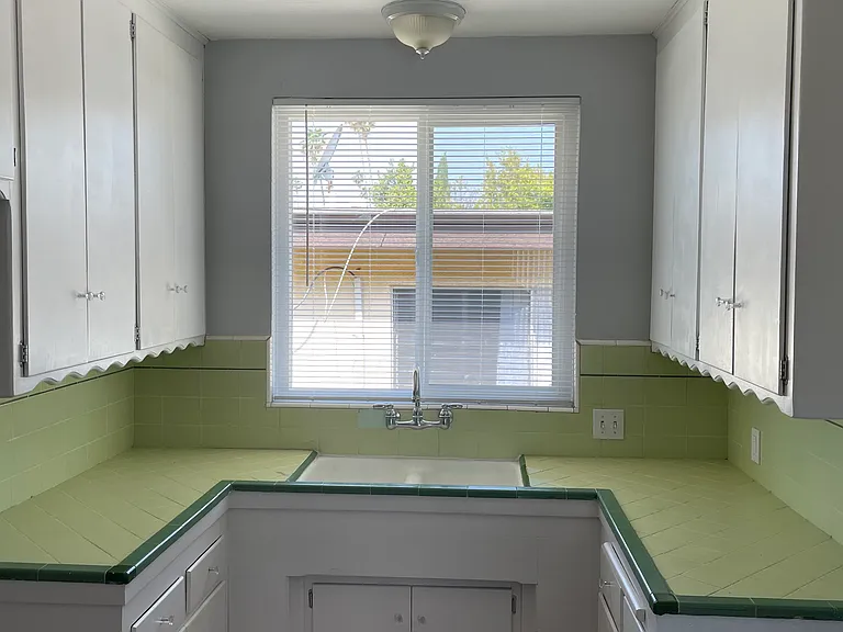 5110 Harold Way Apartments — Photo 5