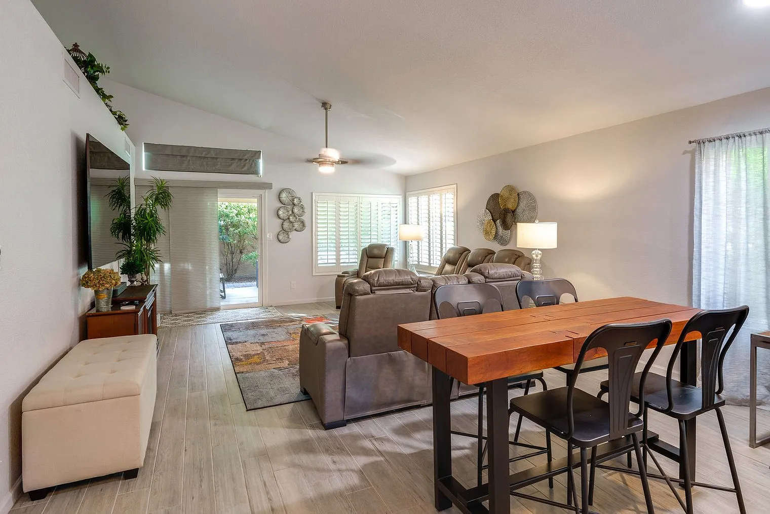 2 bed, 1.0 bath, 1496 sqft, $3,027 — Photo 4