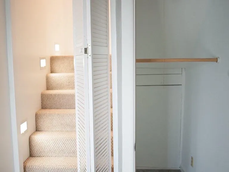 209 S 5th St — Photo 13