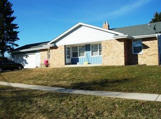 9077 S Chicago Ct, Oak Creek, WI 53154