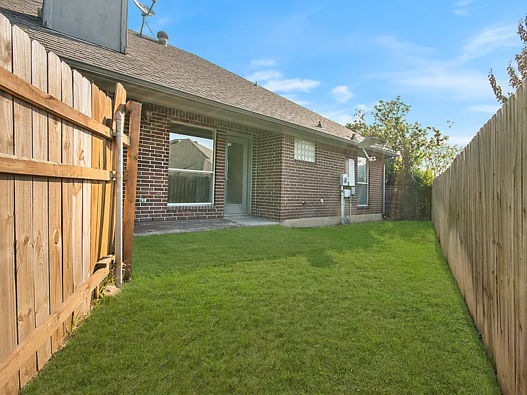 11909 Rhulen Ct — Photo 23
