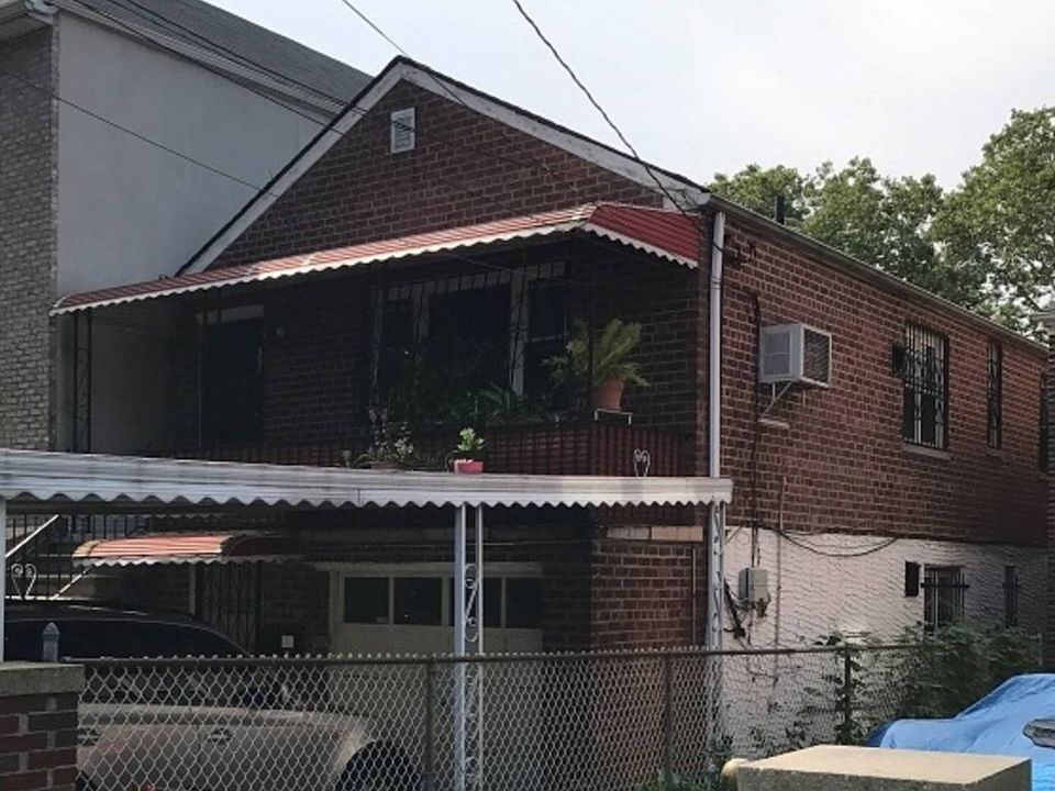 1st image of 1020 E 232nd St