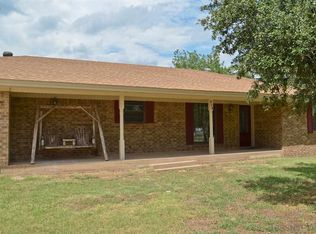 614 E North St, Henrietta, TX 76365