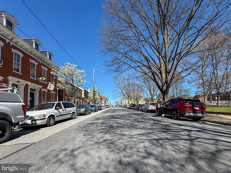 521 Locust St — Photo 4