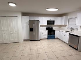 6046 SW 40th St, Hollywood, FL