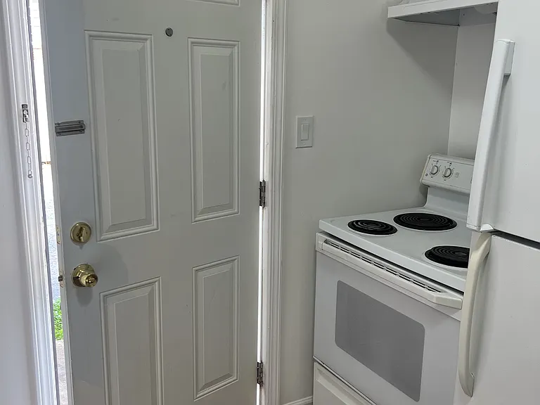 Dream Court Apartments — Photo 6