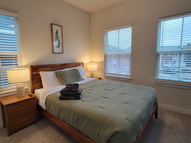 906 Stern Way — Photo 11