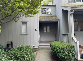 34 Brookside Dr, Stratham, NH 03885