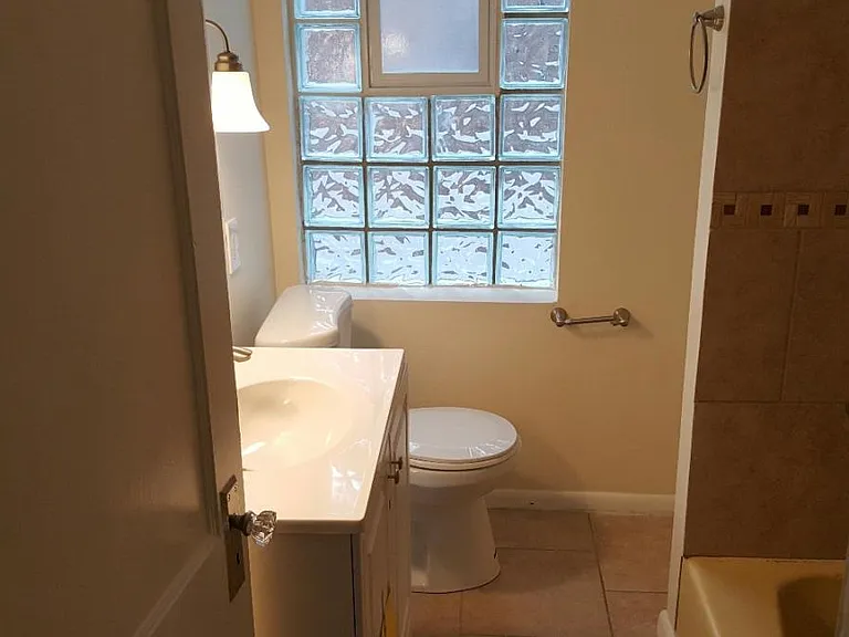 1354 Woodlawn Ave — Photo 4