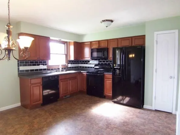 1019 W 7th St, Greenfield, IN 46140
