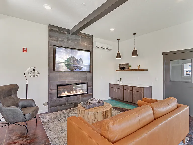 River Falls Apartments — Photo 7