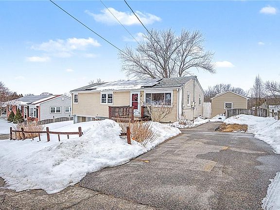 4th image of 374 Thibeault Ave