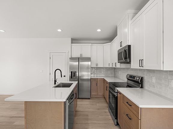 3rd image of 801 Fountain Blvd #A