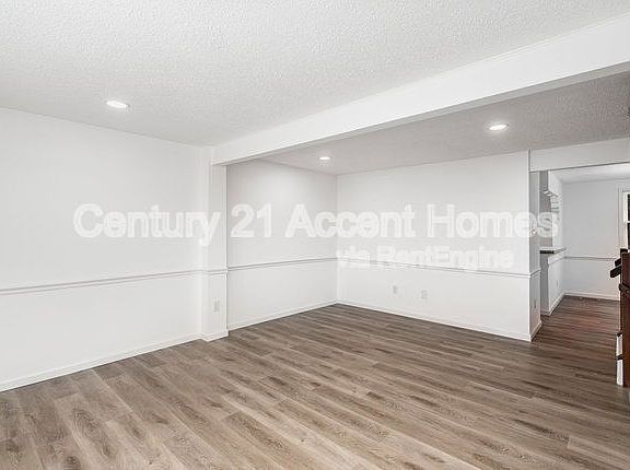3rd image of 5328 Larochelle Ct