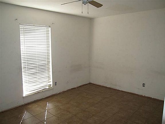 3rd image of 1231 Elmwood Dr