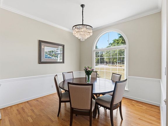 5th image of 304 Misty Meadows Ln