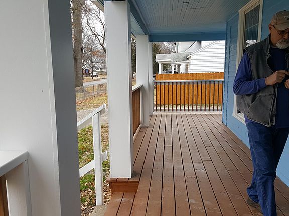 Great wrap around front porch!!