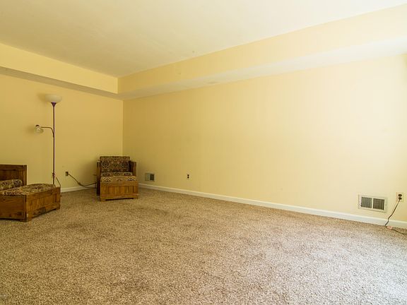 4th image of 166 Pierce St #A