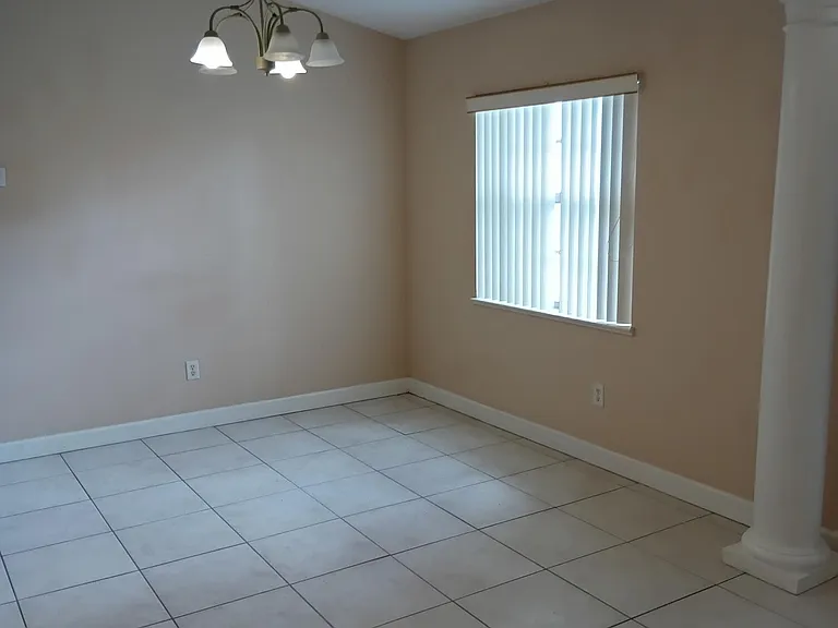 726 SW Byron St — Photo 7