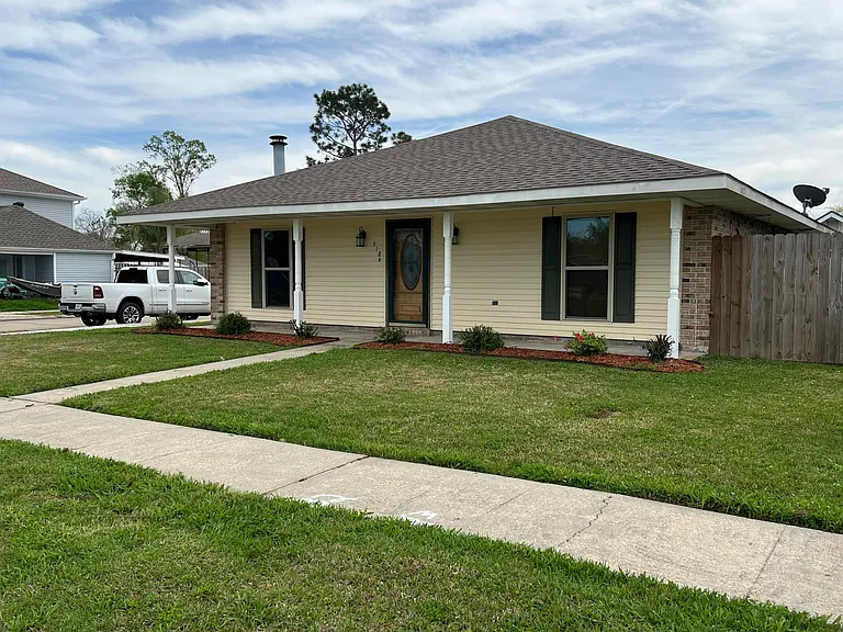 Corner lot. Front of house with side street.