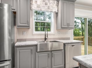 3 Alison Cir, Hampton, NH 03842