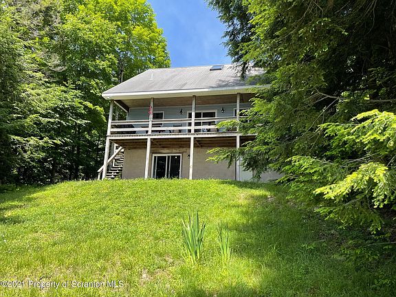 3rd image of 735 Foster Dr
