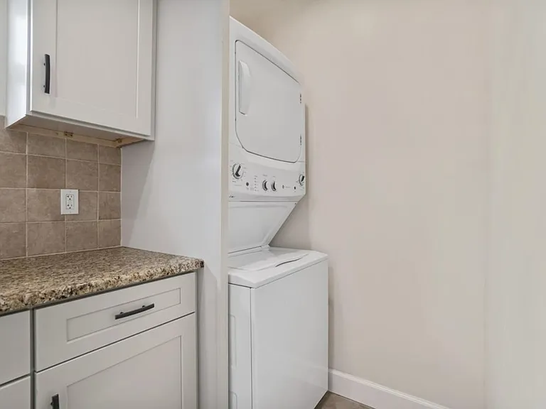 517 Sunrise Ct #B — Photo 6