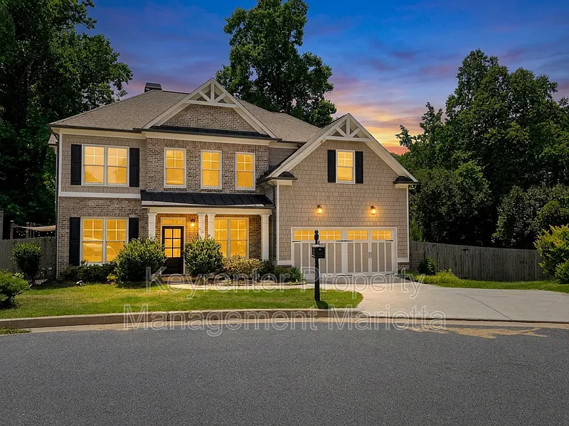 5 bed, 3.5 bath, 2861 sqft, $3,400 — Photo 2