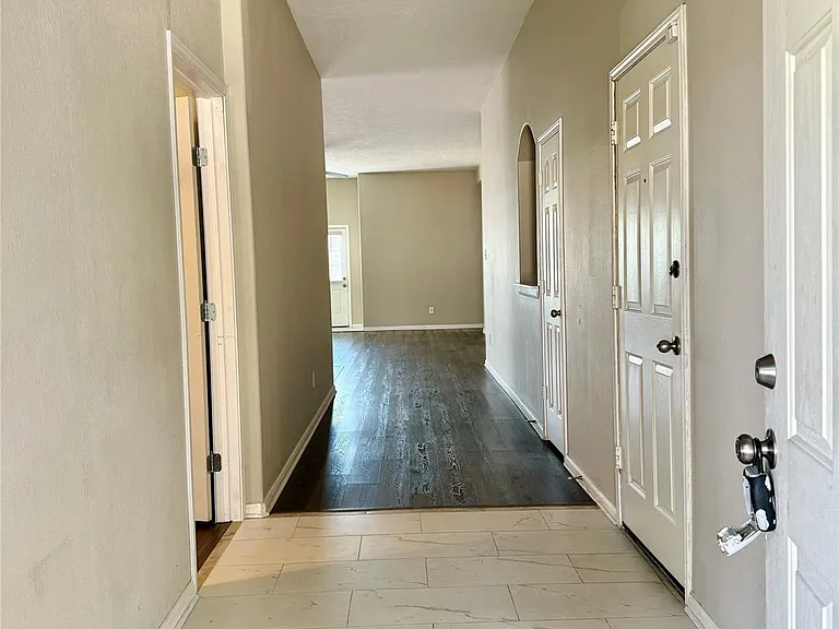 7111 Favian Ct — Photo 2