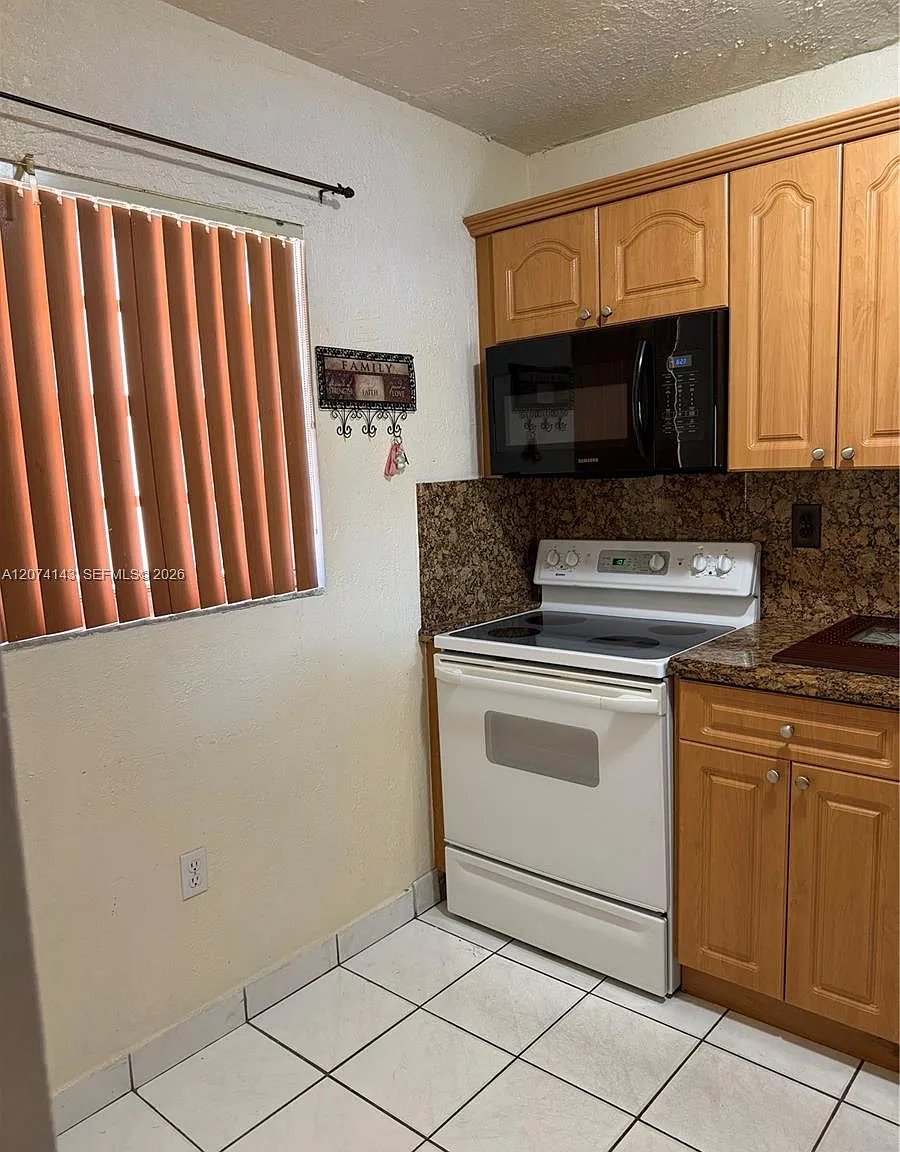 Westland Courts Condo — Photo 3