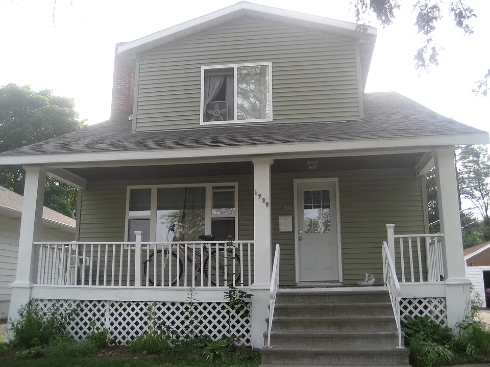 1739 Carver Ave
