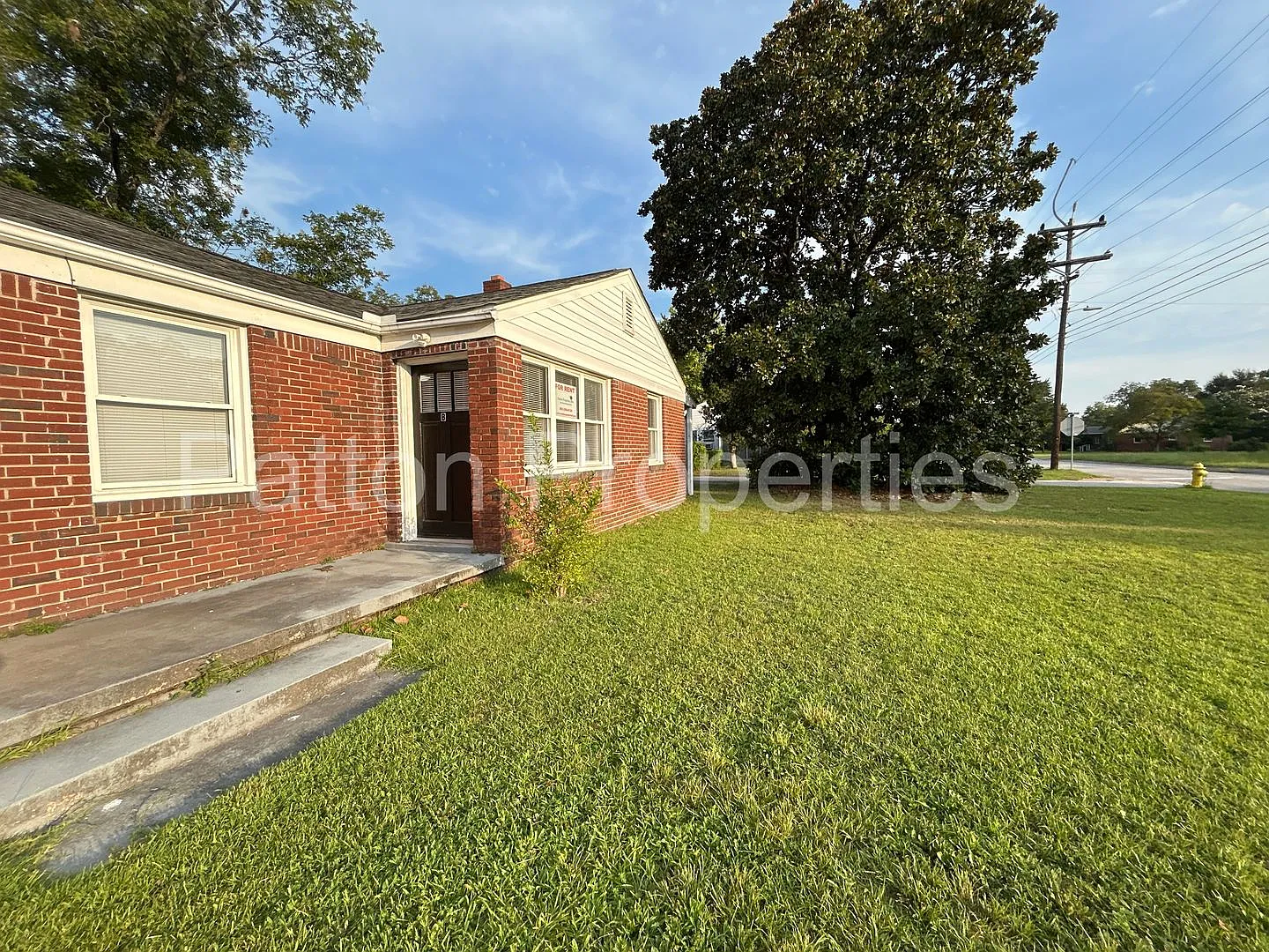2 bed, 1.0 bath, 978 sqft, $1,050 — Photo 2