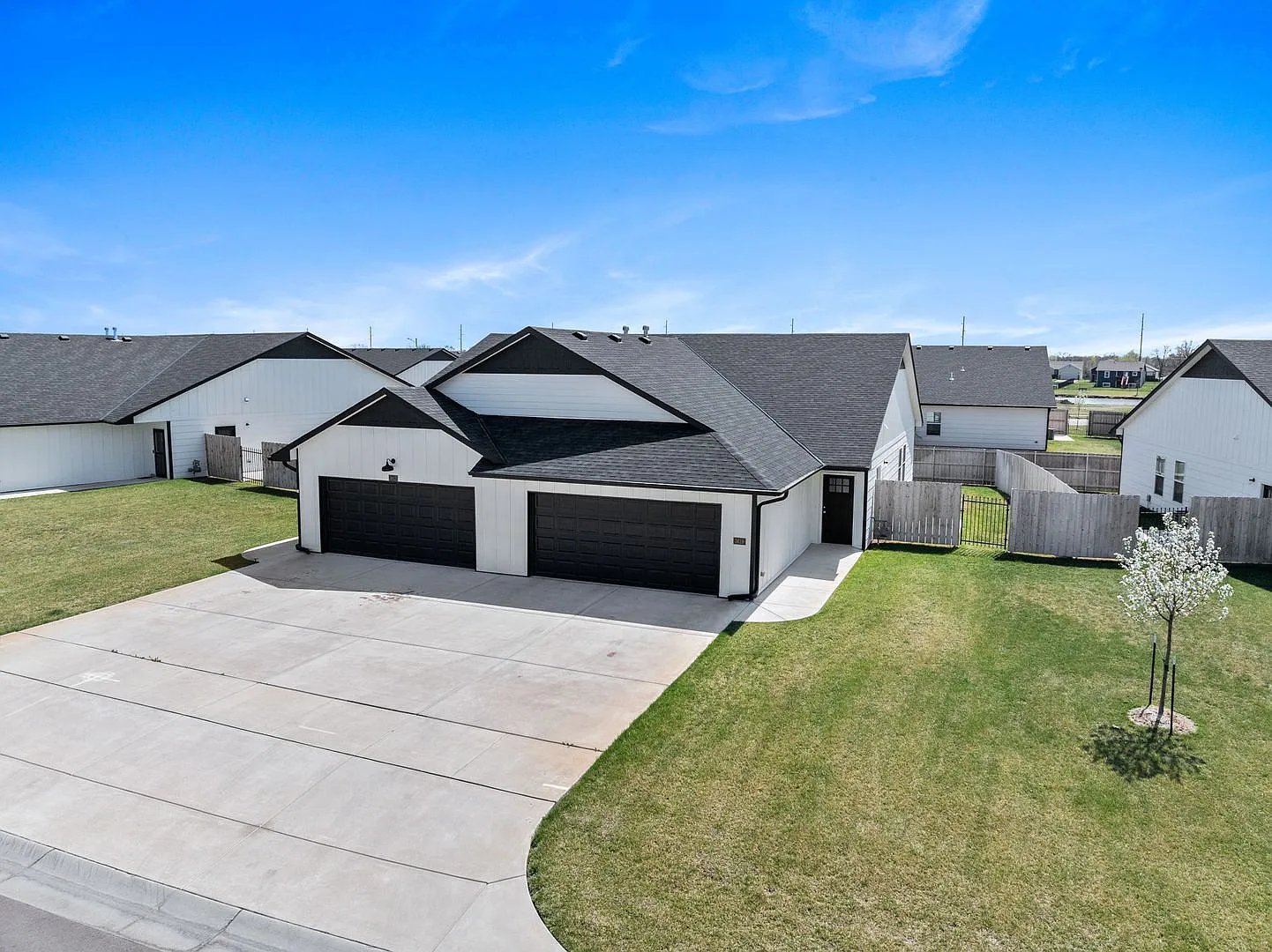 3 Bedroom 2 Bathroom near Haysville — Photo 2