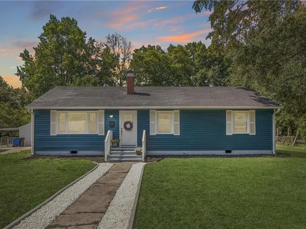 202 Woodhaven Rd, Newport News, VA 23608