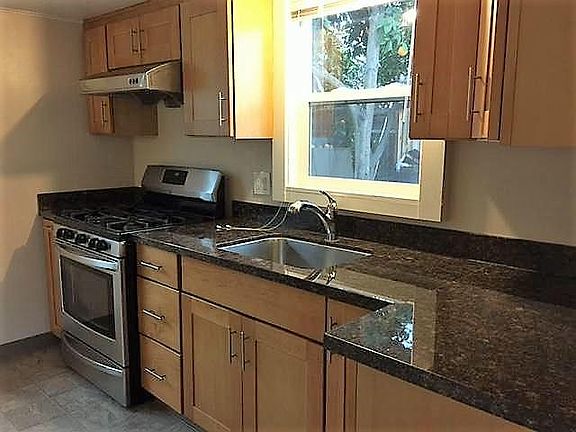 4th image of 1437 Market St