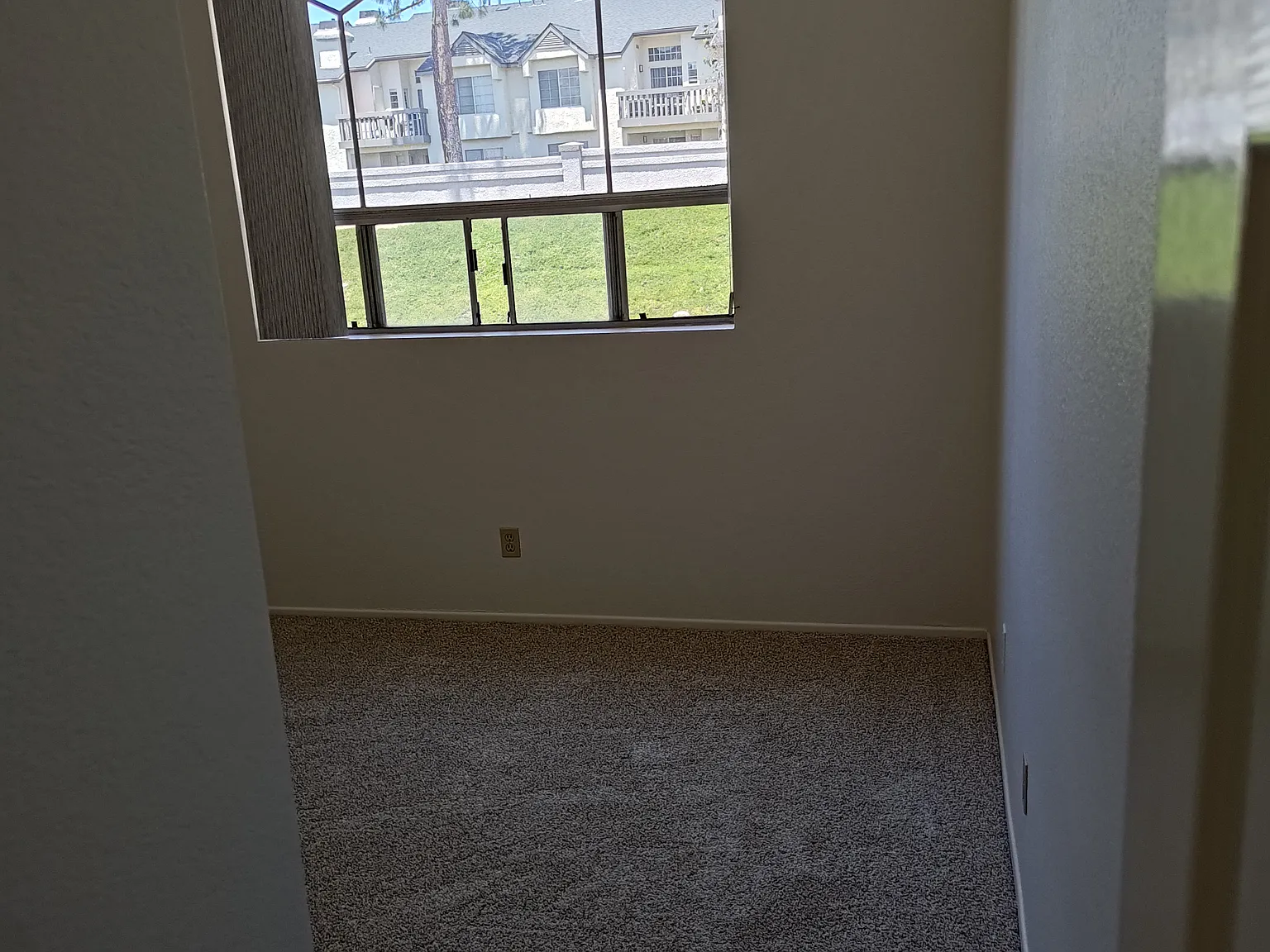 3 bed, 1223 sqft, $1,225 — Photo 2