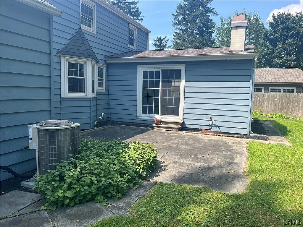 3 bed, 1.5 bath, 1848 sqft, $2,750 — Photo 4