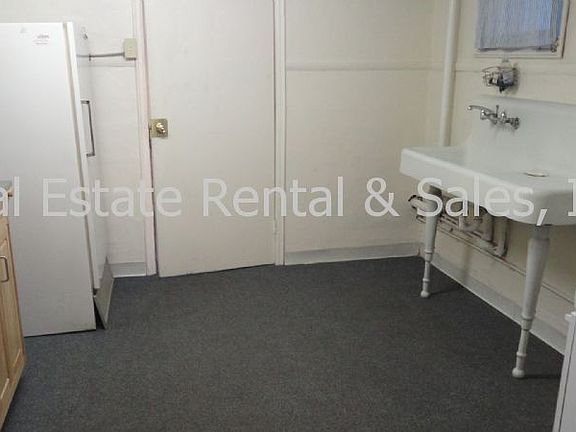 3rd image of 652 Pennsylvania St APT B