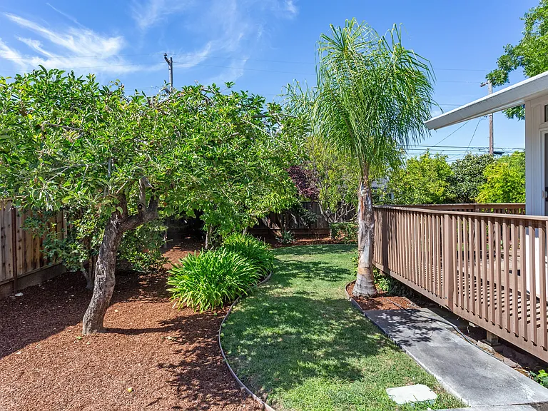 1185 W Latimer Ave — Photo 18
