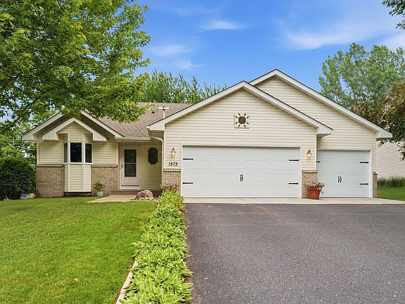 3rd image of 1575 Fountain Ln