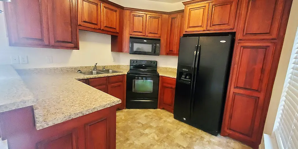 122 Crown Point Dr — Photo 4