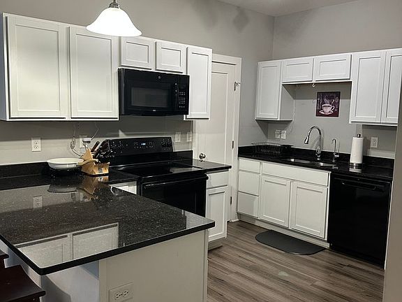 3rd image of 5514 N Edwards Cir