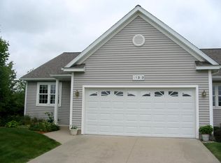 11313 Village Green Dr, Holland, MI 49424