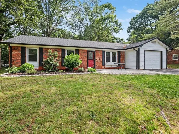 314 Mountain Brook Dr, King, NC 27021