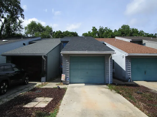 89 4th Ave #A, Shalimar, FL 32579